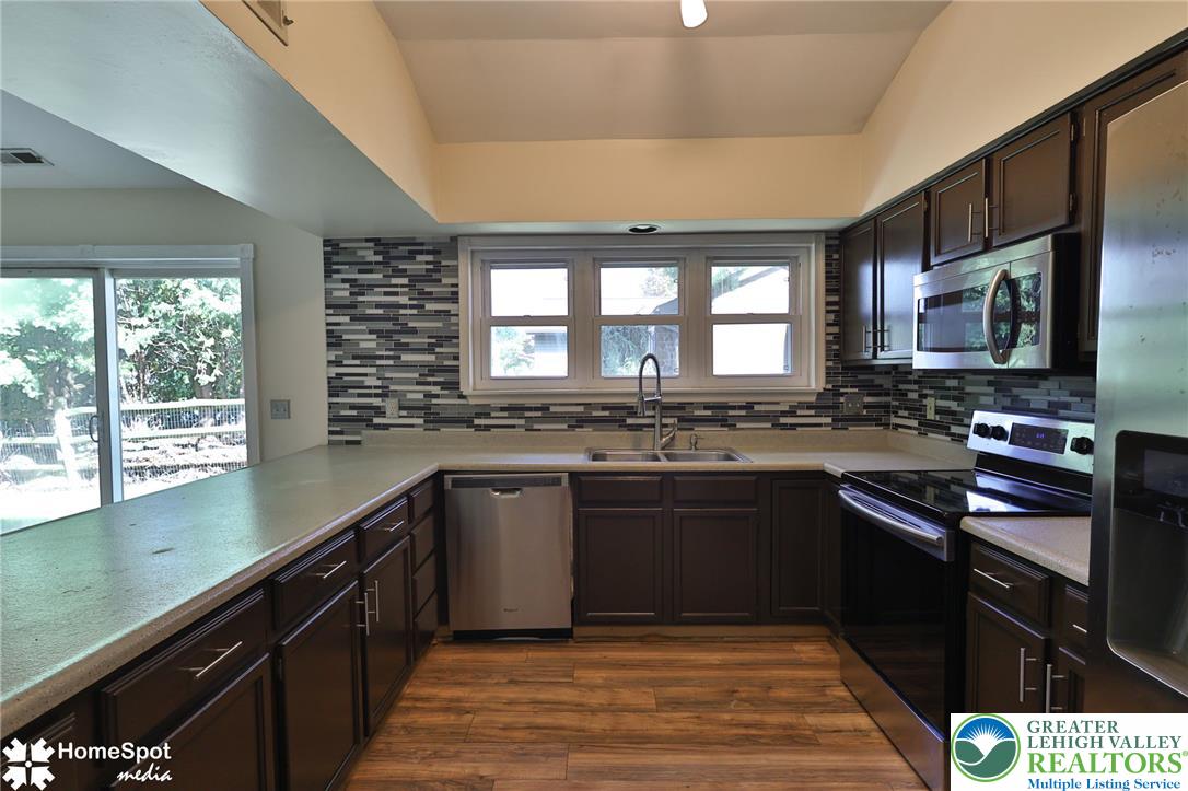 1862 Falcon Drive Property Photo 7