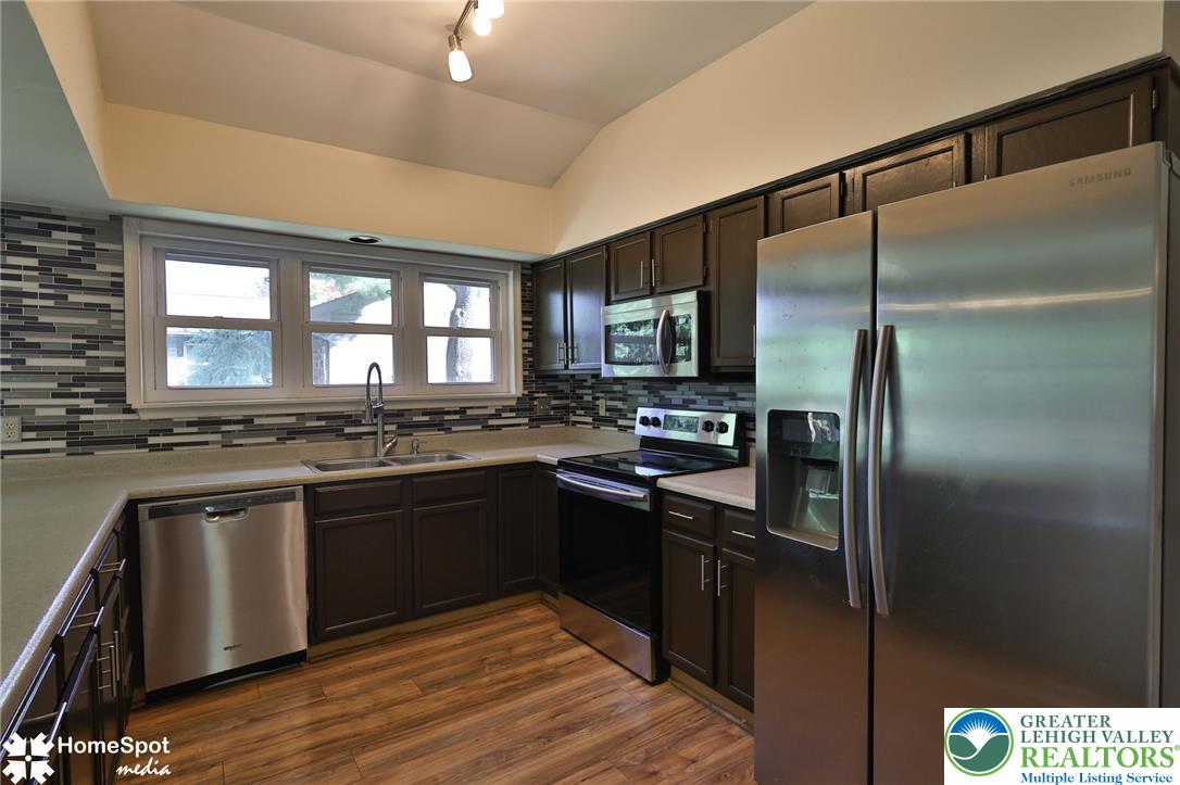 1862 Falcon Drive Property Photo 8