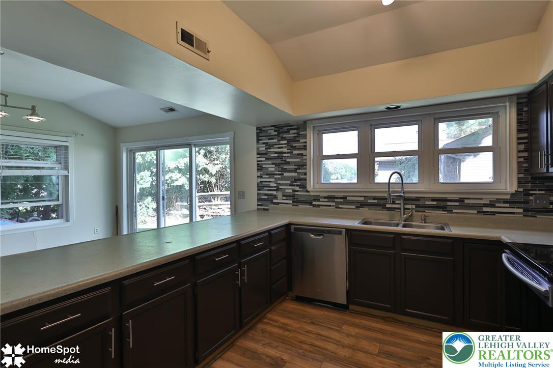 1862 Falcon Drive Property Photo 9
