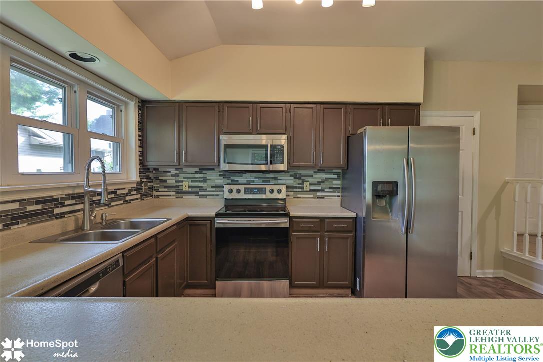 1862 Falcon Drive Property Photo 14