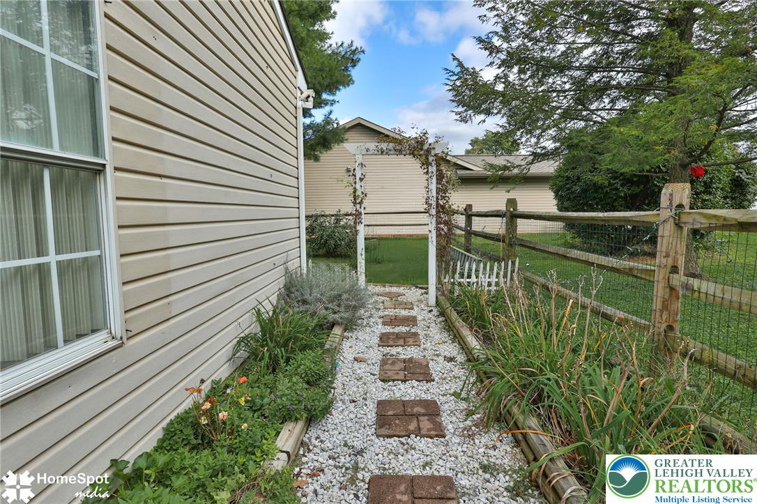1862 Falcon Drive Property Photo 41