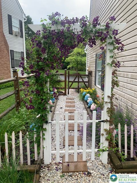 1862 Falcon Drive Property Photo 41