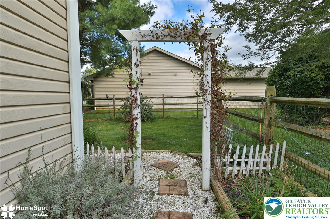 1862 Falcon Drive Property Photo 42