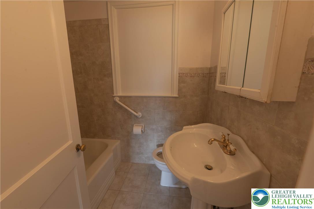 189 Greenleaf Street Property Photo 10