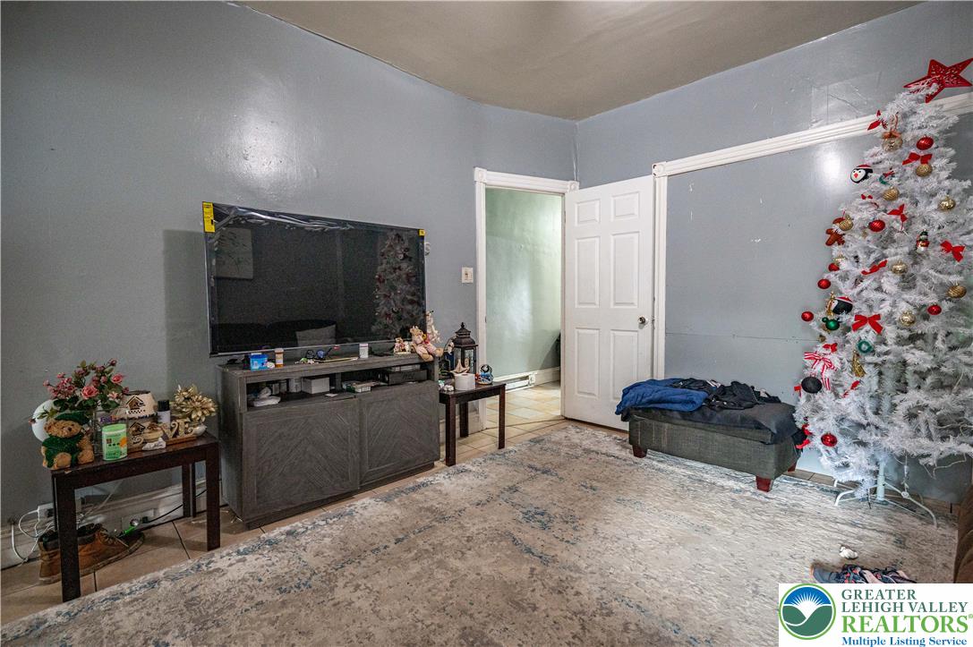 1138 West Maple Street Property Photo 6