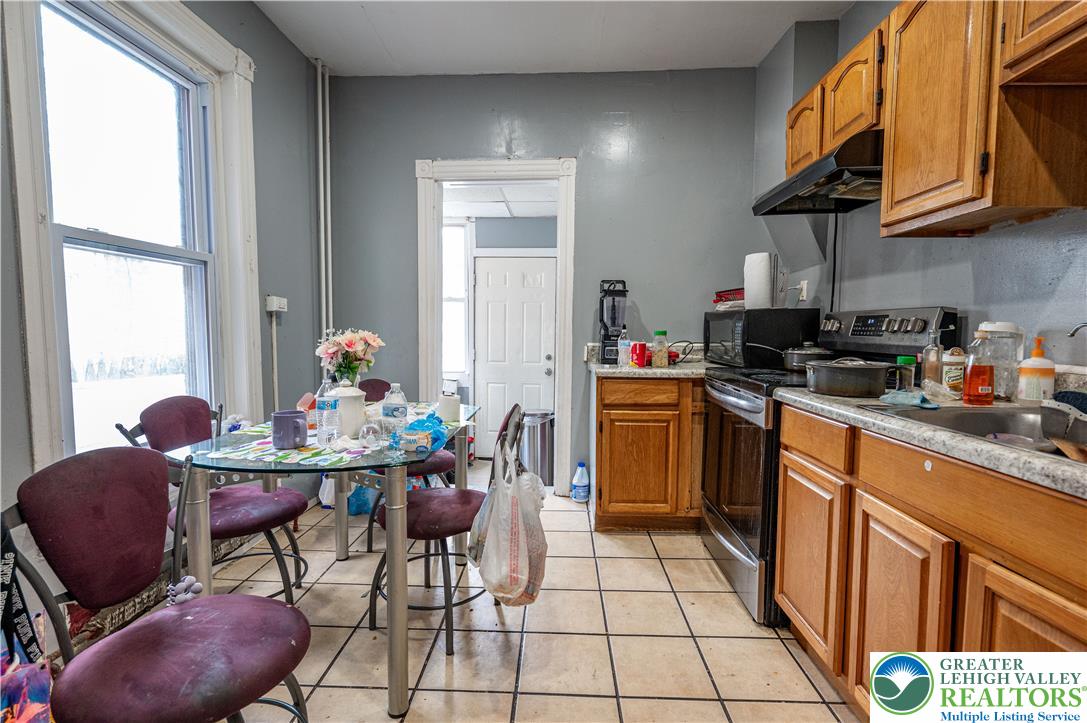 1138 West Maple Street Property Photo 10