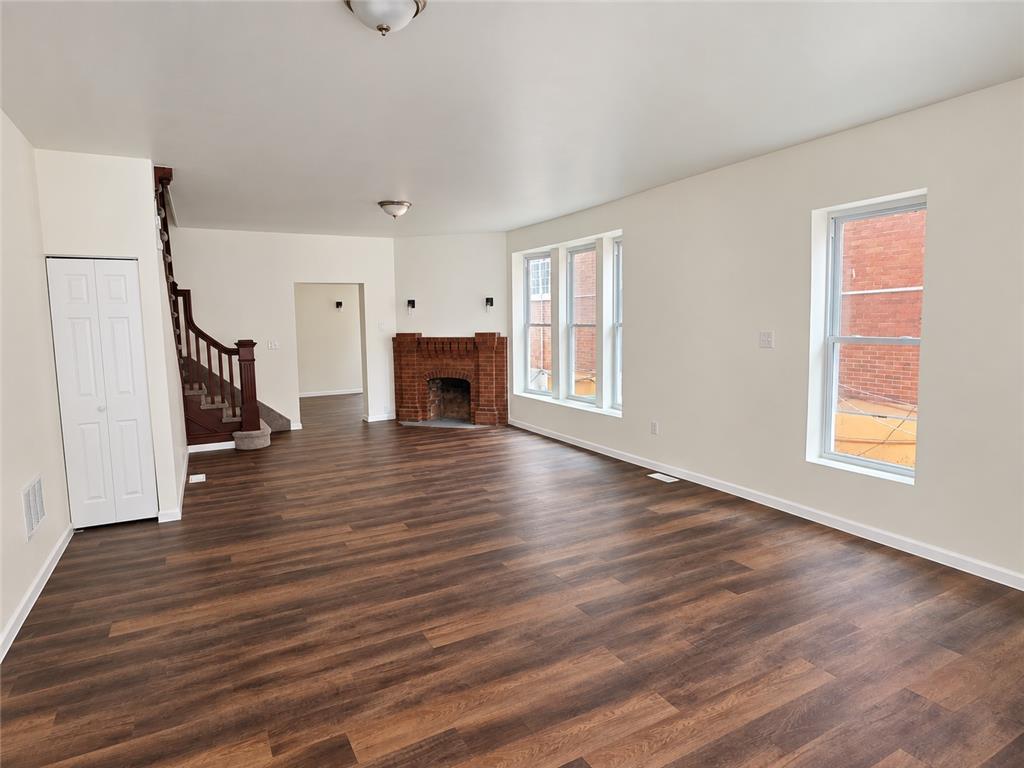 1340 West Walnut Street Property Photo 5