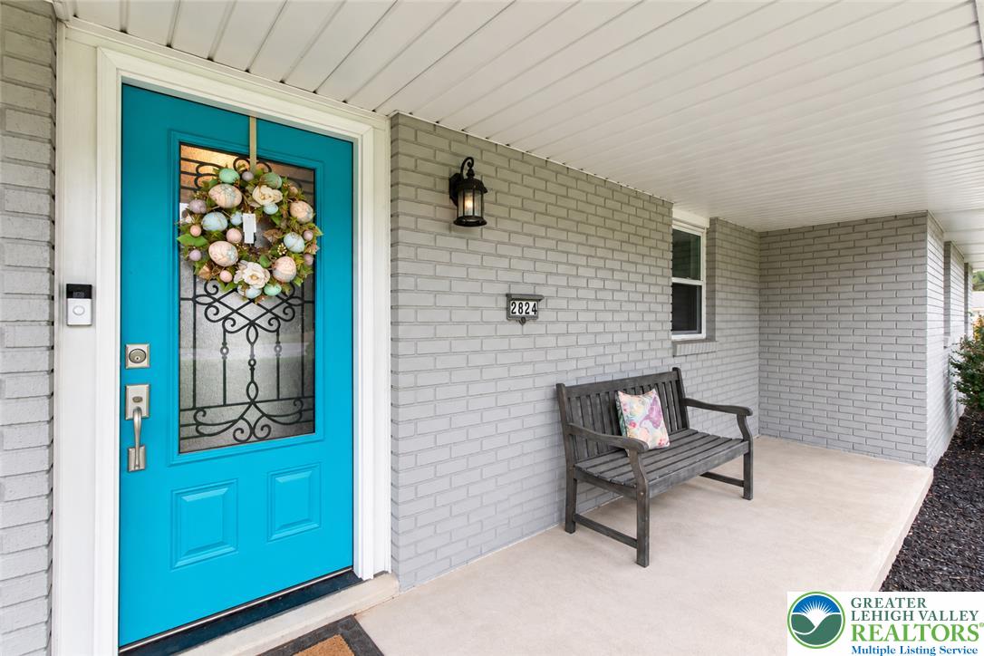 2824 Center Street Property Photo 4