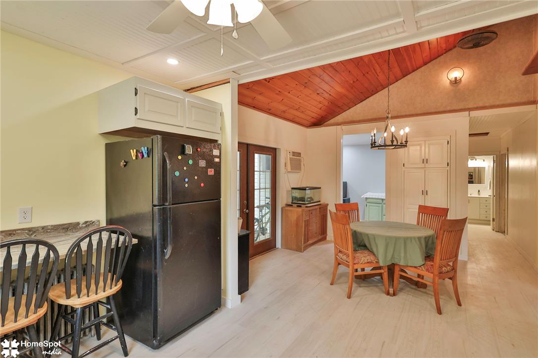 2865 Hemlock Street Property Photo 32