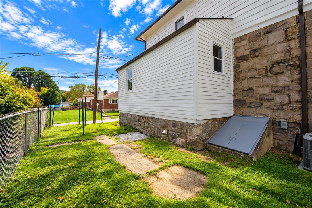 622 Folk Street Property Photo 5