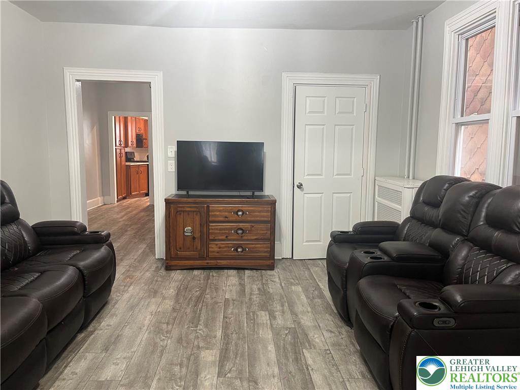 528 Centre Street Property Photo 7