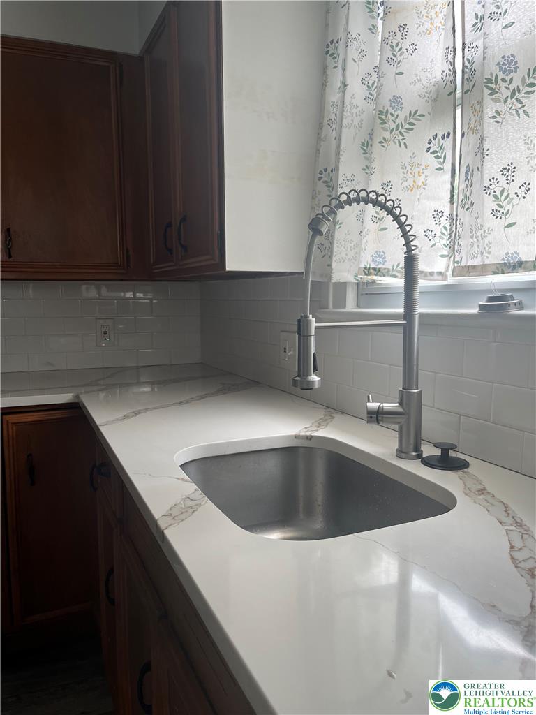 528 Centre Street Property Photo 9