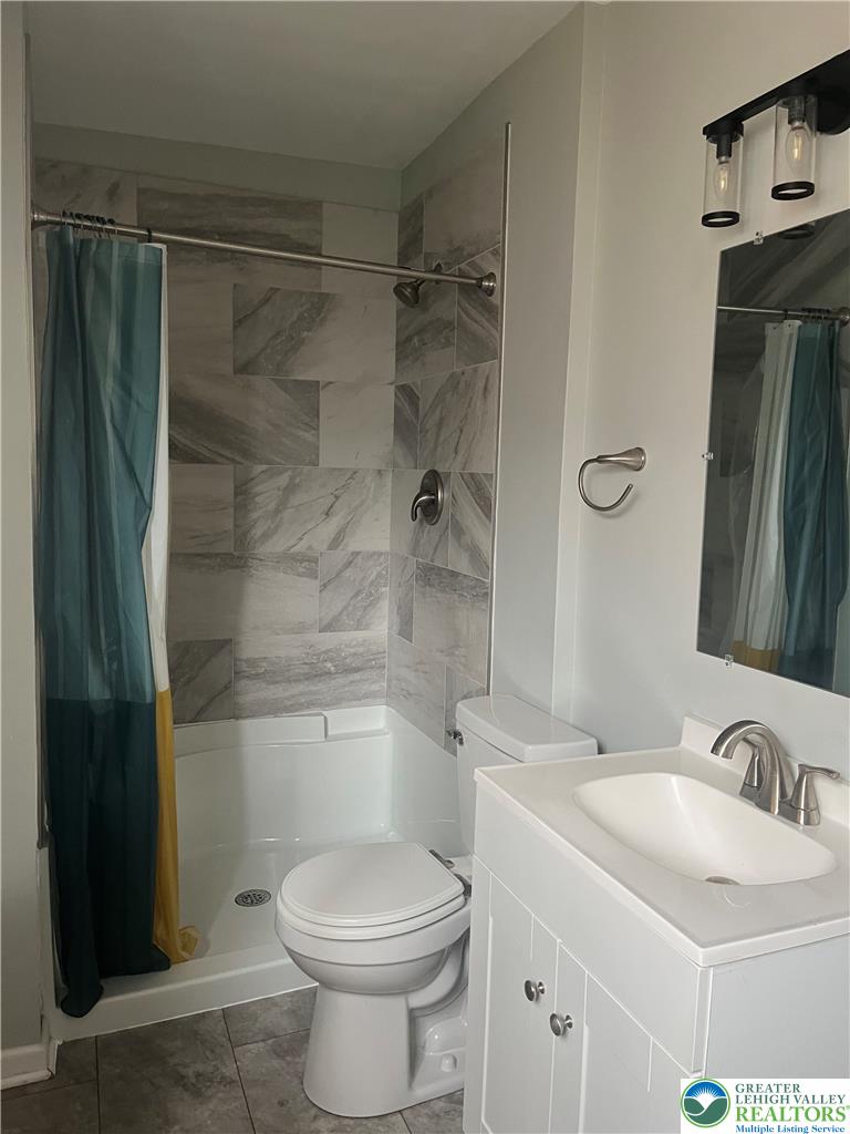 528 Centre Street Property Photo 14