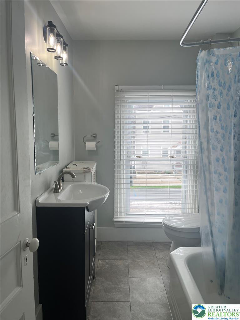 528 Centre Street Property Photo 20