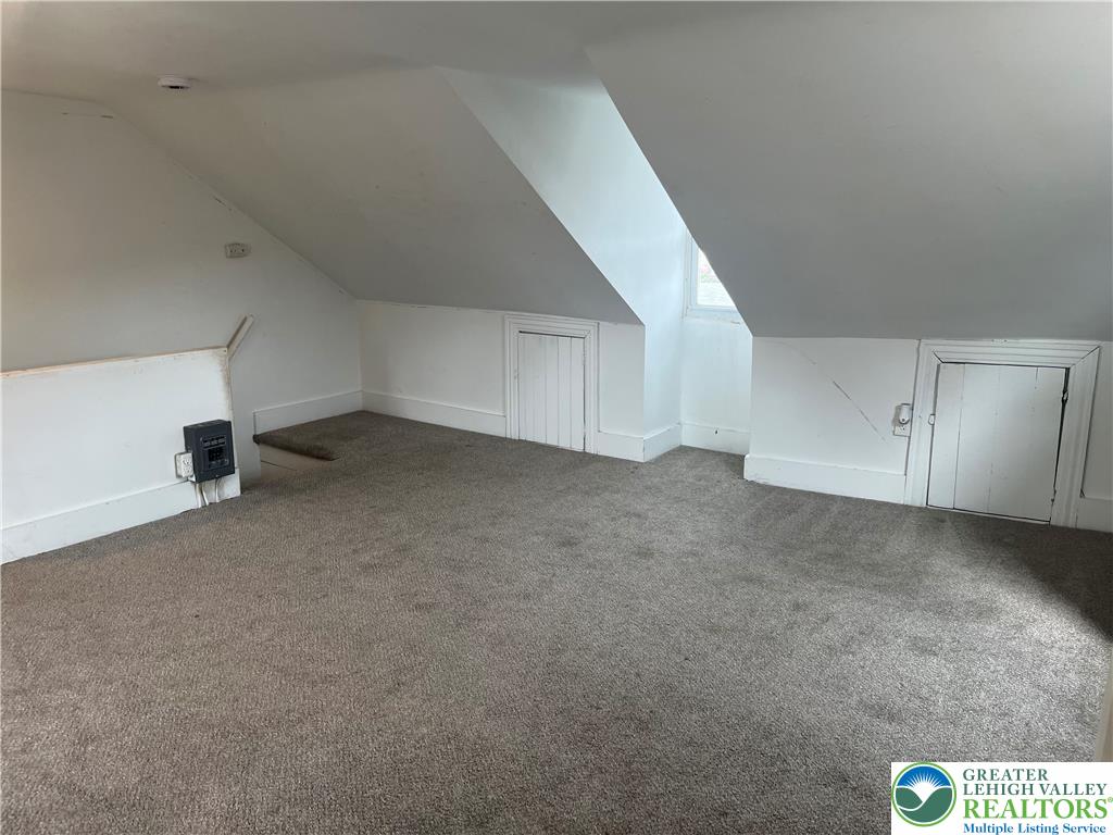 528 Centre Street Property Photo 24