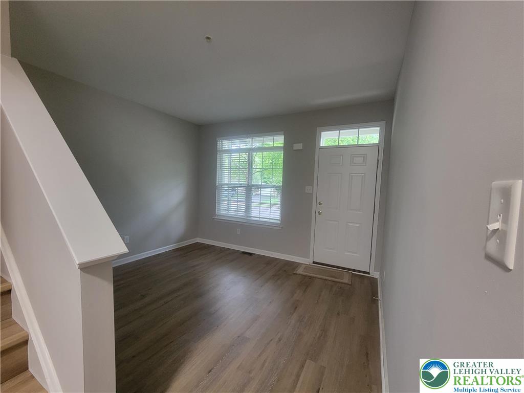 929 King Way Property Photo 2