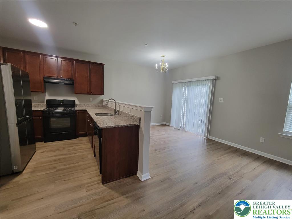 929 King Way Property Photo 5