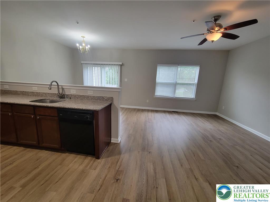 929 King Way Property Photo 6