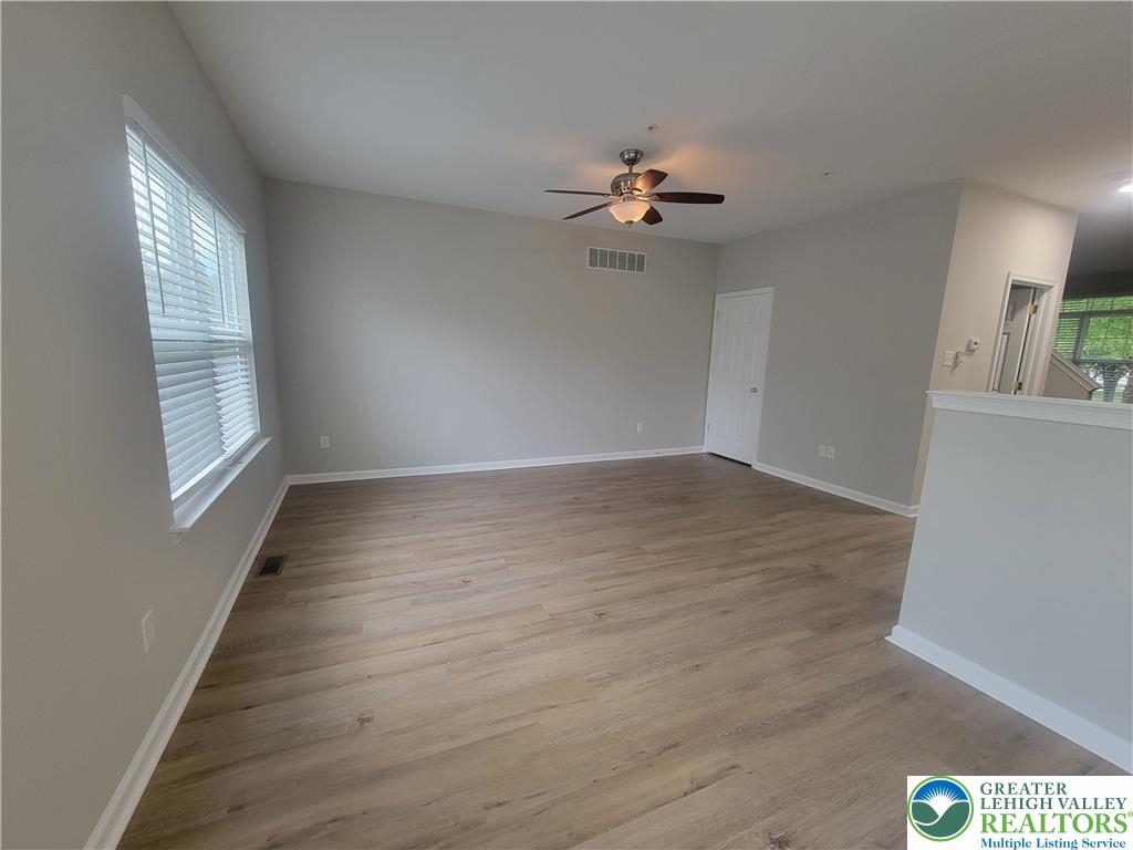 929 King Way Property Photo 7