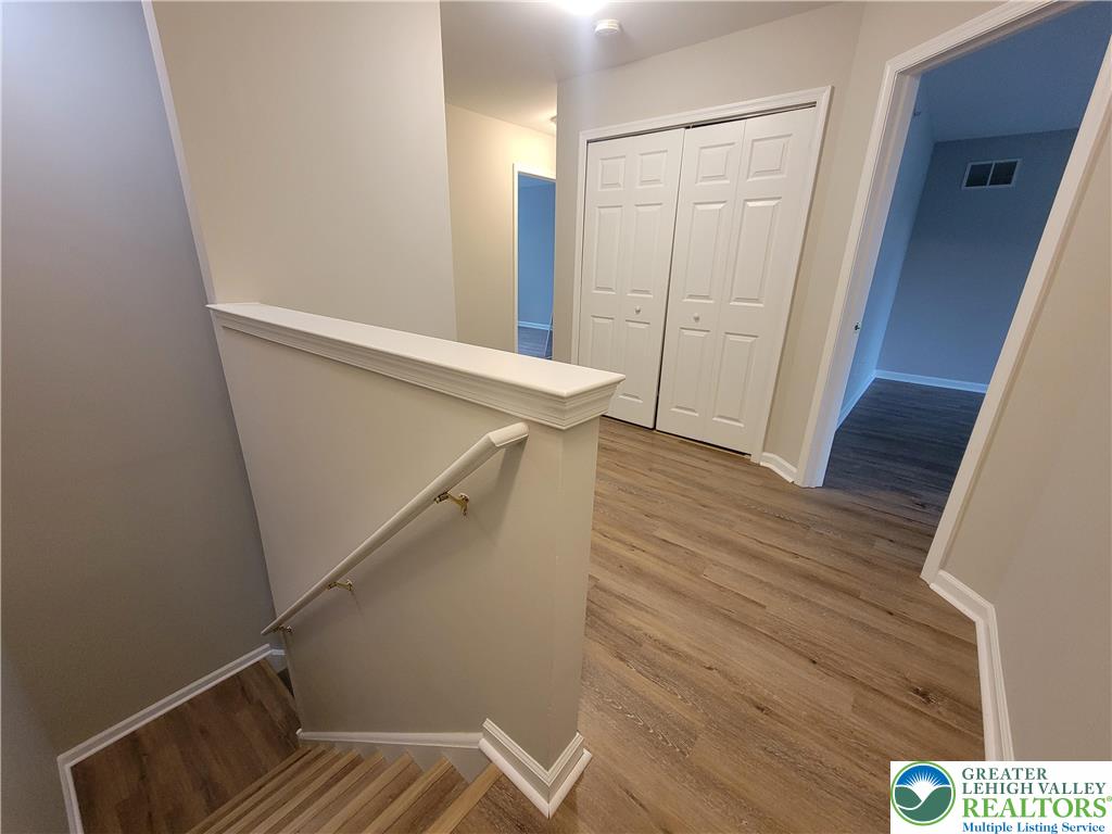 929 King Way Property Photo 8