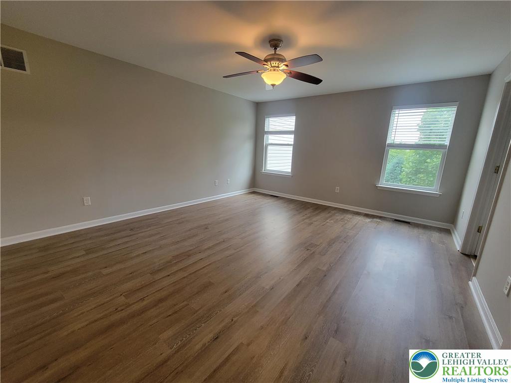 929 King Way Property Photo 9