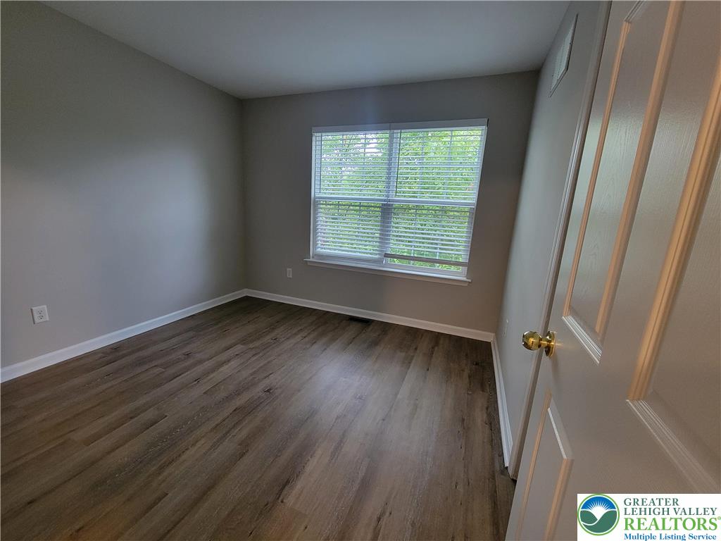 929 King Way Property Photo 14