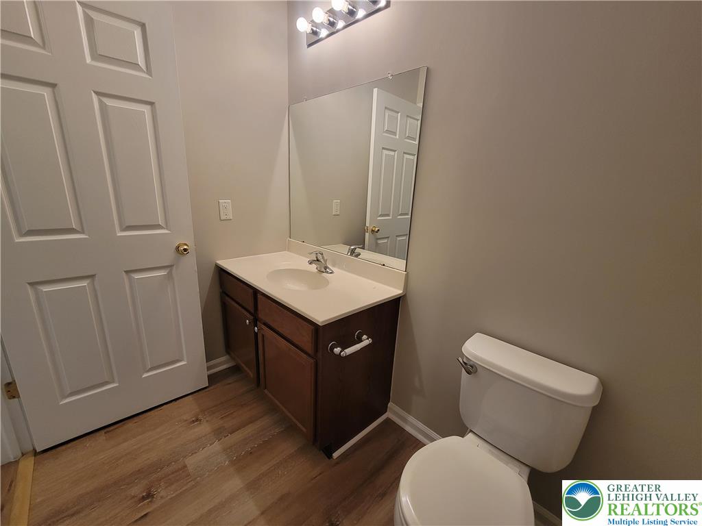929 King Way Property Photo 16