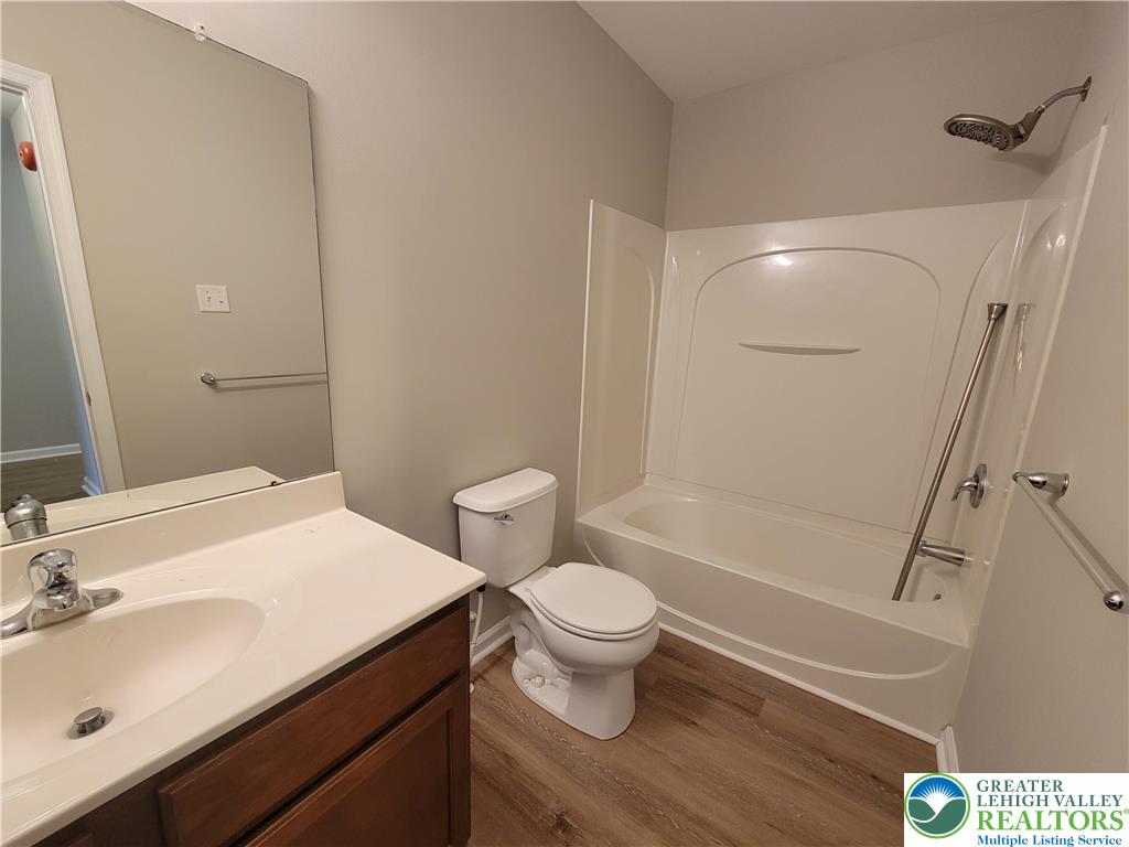 929 King Way Property Photo 17