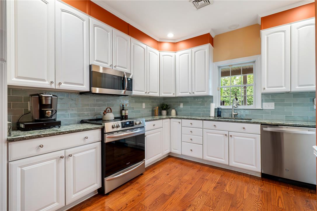 4666 Pinehurst Circle Property Photo 8