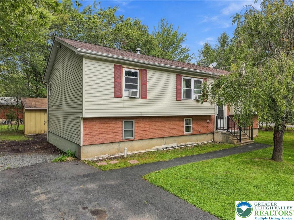 3326 Woodland Drive Property Photo 1