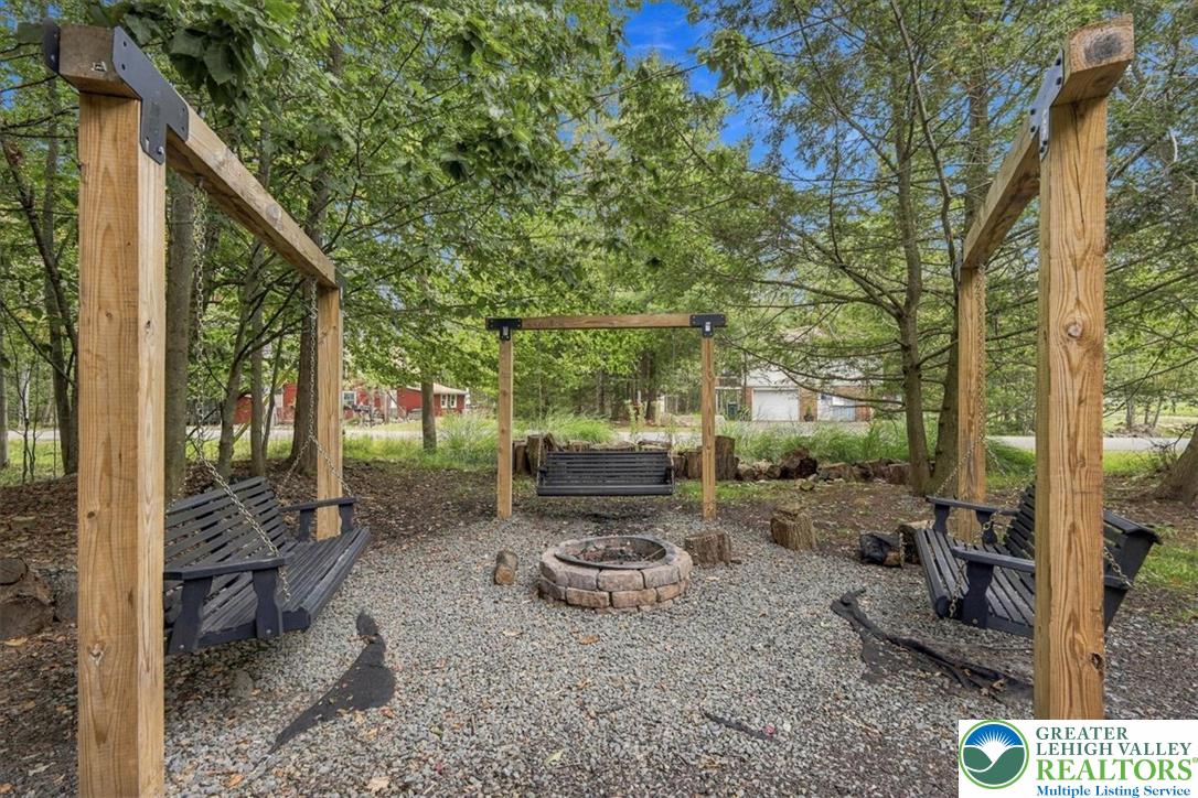 3326 Woodland Drive Property Photo 5