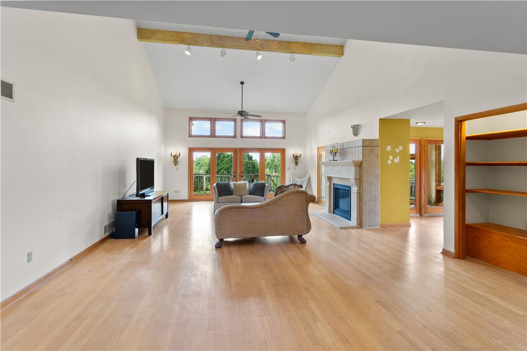 377 Farmhouse Lane Property Photo 4