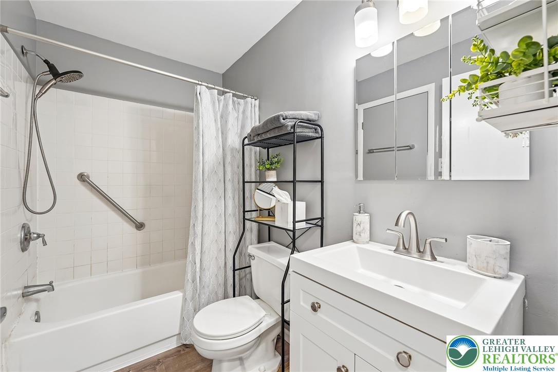 2672 Rolling Green Place Property Photo 8