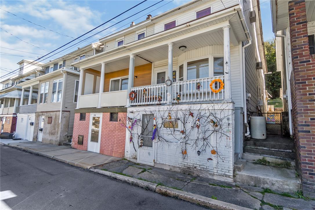 212 West Water Street Property Photo 1