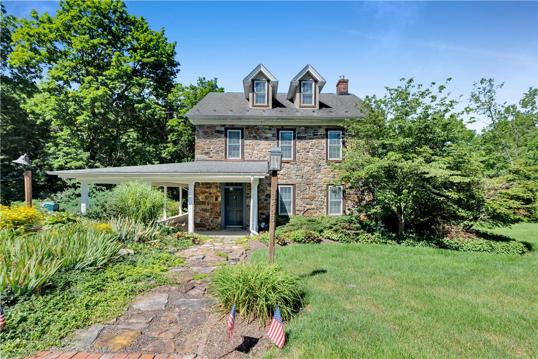 2408 Applewood Drive Property Photo 1