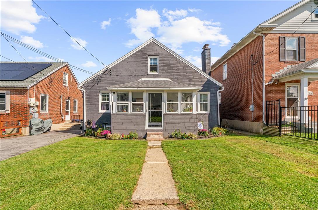 614 Crestline Avenue Property Photo 1
