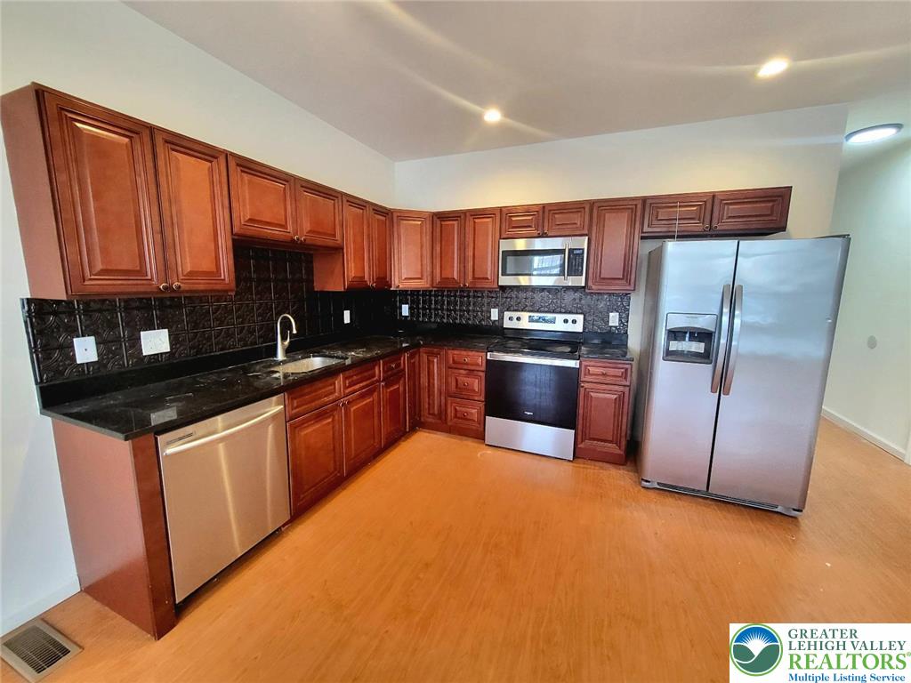 2153 South Poplar Street Property Photo 5