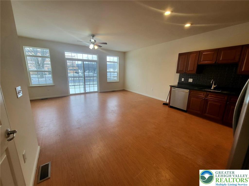 2153 South Poplar Street Property Photo 8