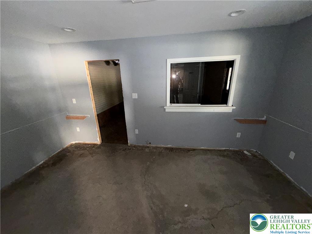 4683 Lehigh Drive Property Photo 8
