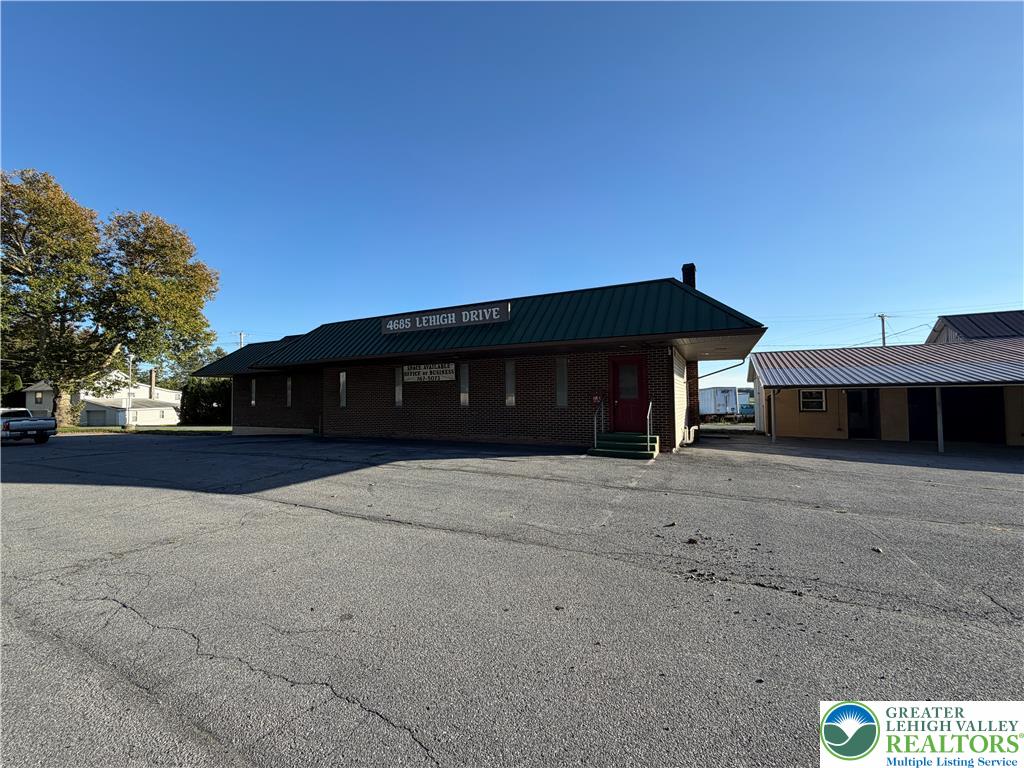 4685 Lehigh Drive Property Photo 4