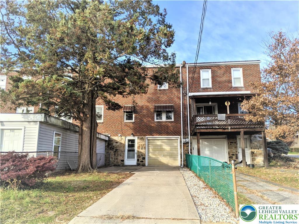 703 Spring Street Property Photo 2