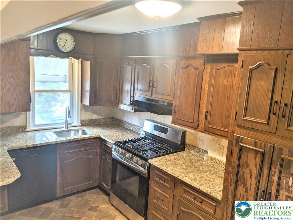 703 Spring Street Property Photo 9