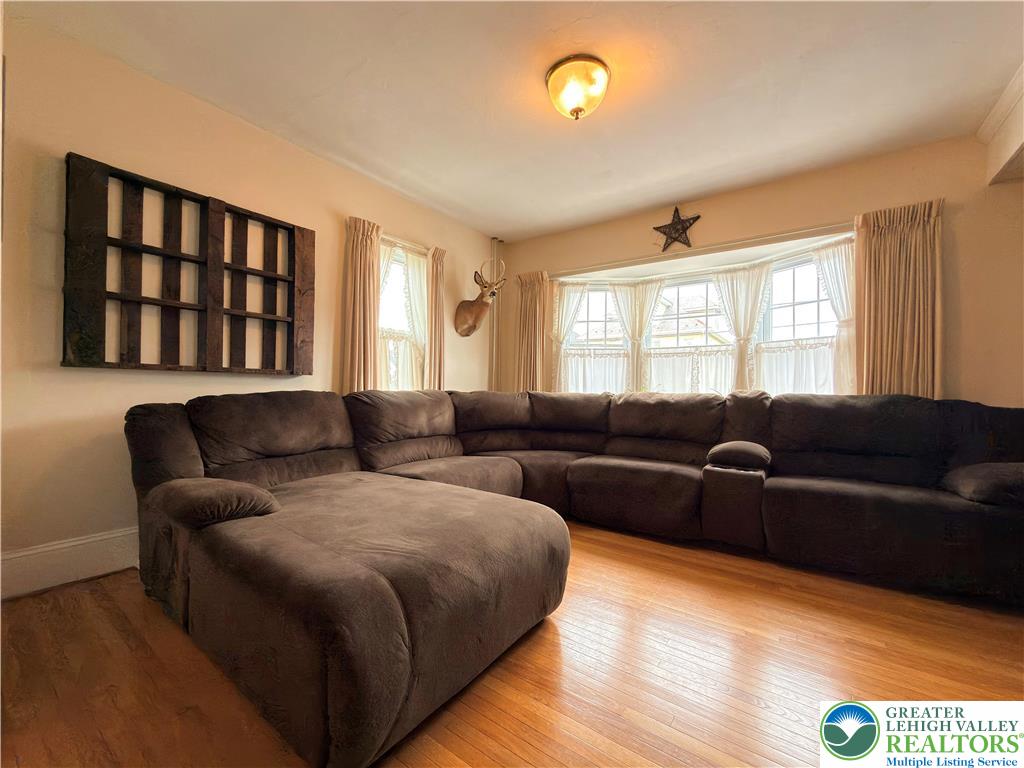 511 South Broadway Property Photo 6