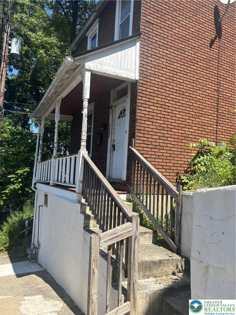 901 Vernon Street Property Photo 2