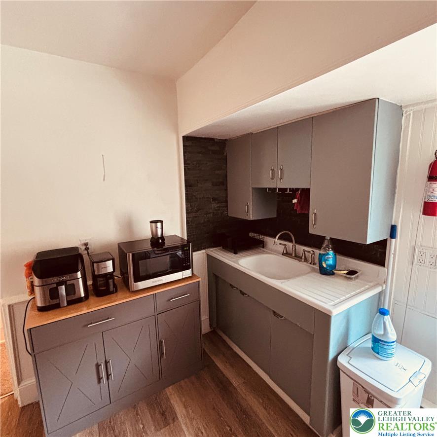 34 Penn Street South Property Photo 9