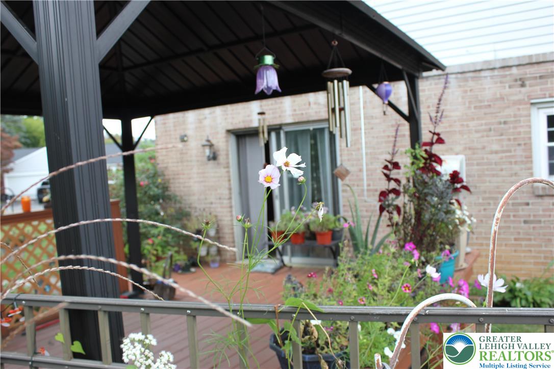 2104 Pinehurst Road Property Photo 2