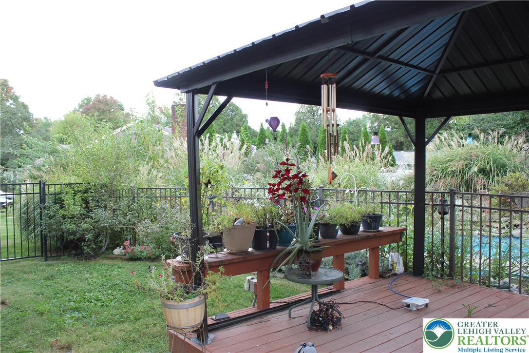2104 Pinehurst Road Property Photo 4