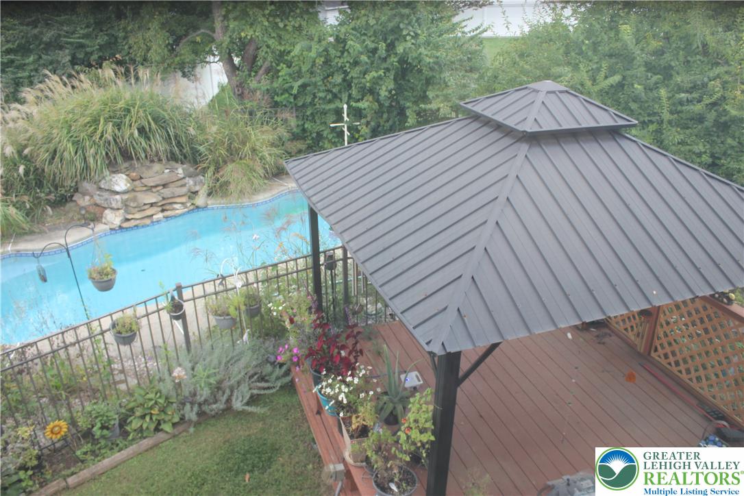 2104 Pinehurst Road Property Photo 5