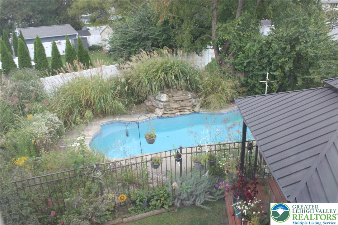 2104 Pinehurst Road Property Photo 6