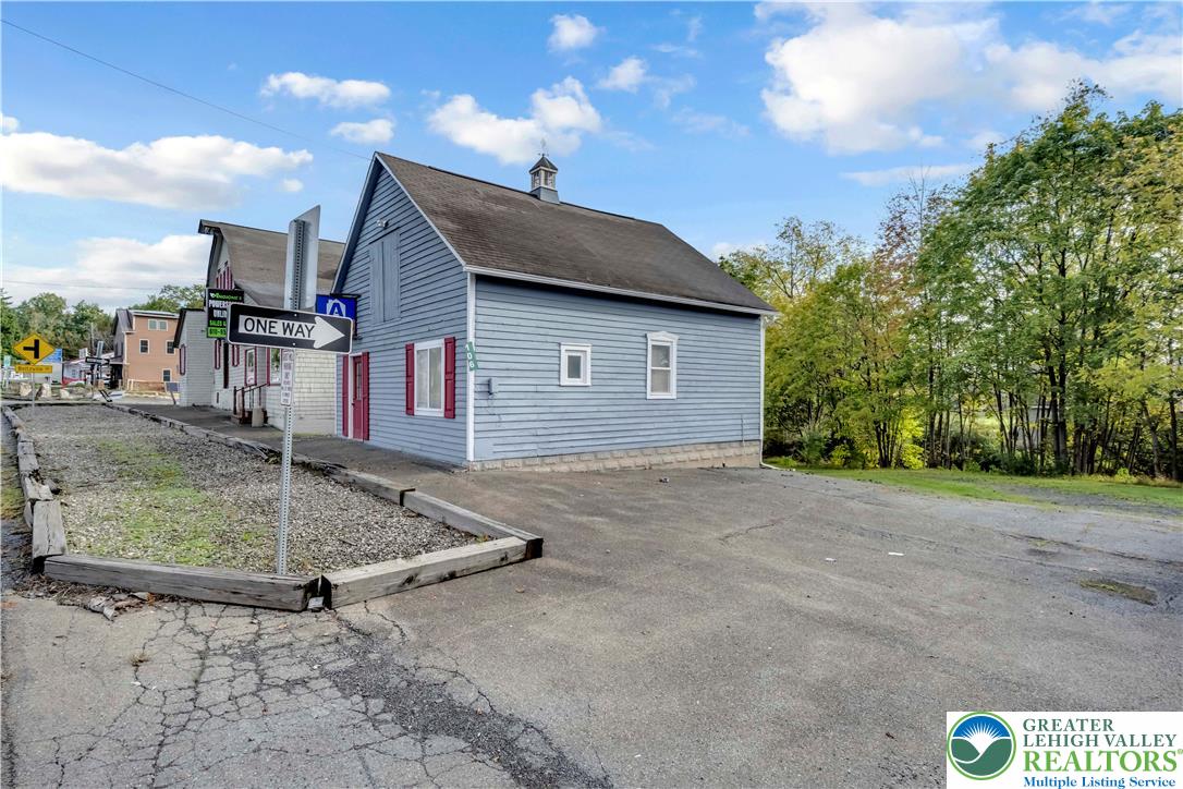 108 Scenic Drive Property Photo 3
